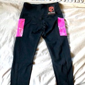 ⭐️NWT!⭐️Rise & Grind Born Primitive Capris